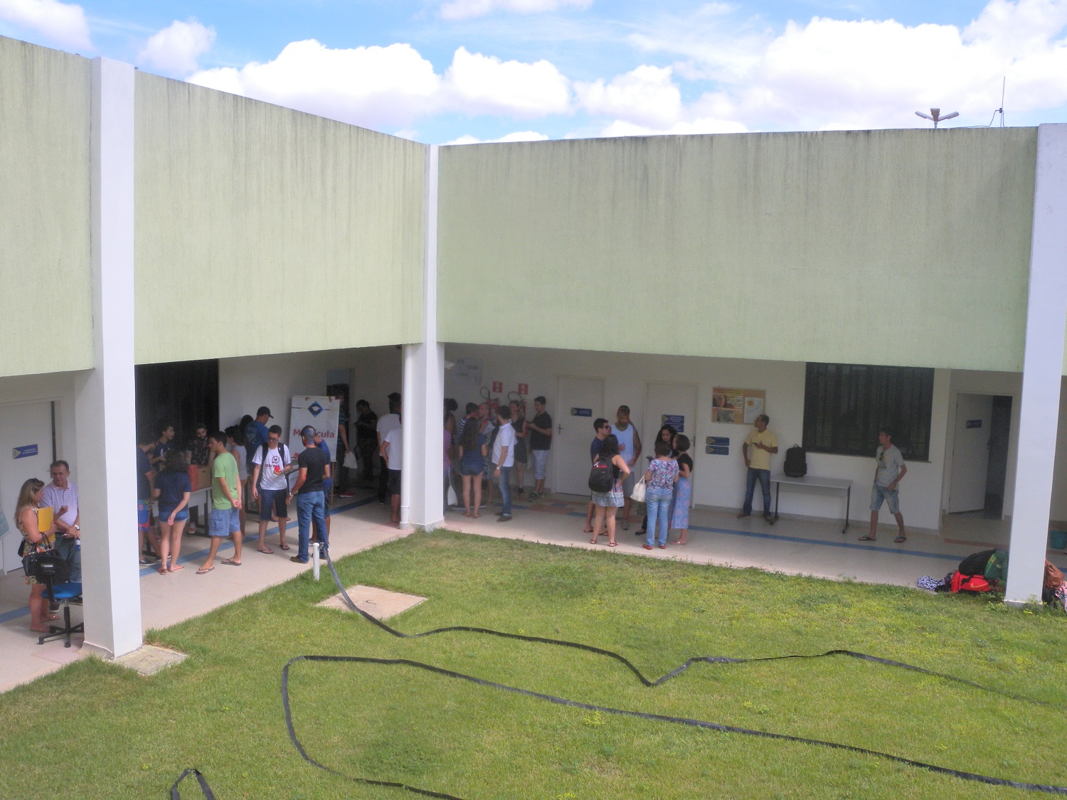 Calouros comparecem ao Campus Professor Antonio Garcia Filho, em Lagarto, para a pré-matrícula