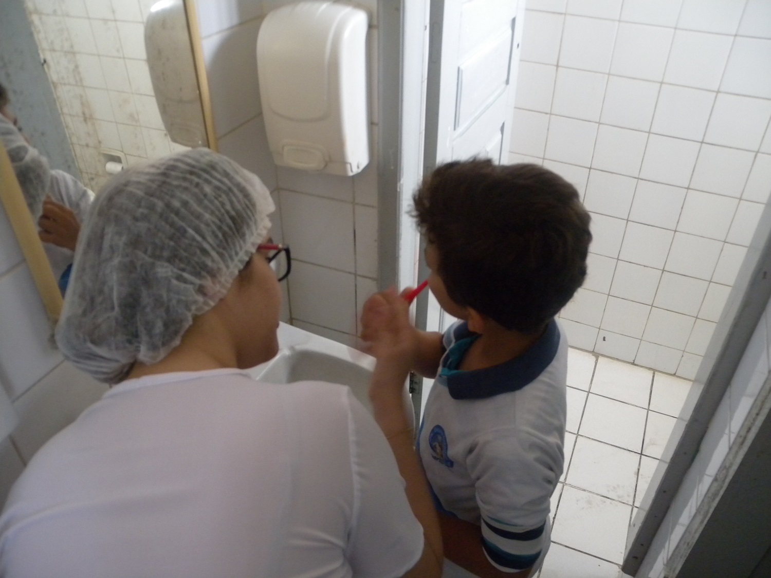 Mutirão Esberh: orientação de escovação  para crianças