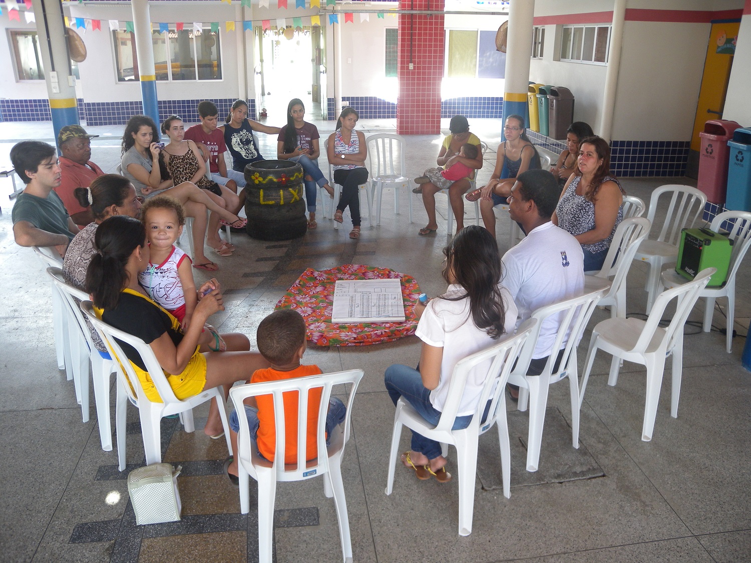 No início da programação, a roda de conversa sobre cuidados em saúde com os moradores(Foto: Ascom UFS Lagarto)