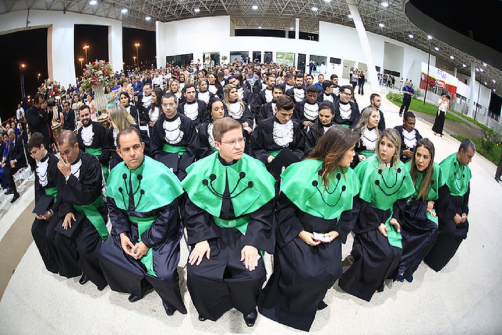 Cerimônia reuniu autoridades, docentes, alunos, familiares e amigos (Foto: Adilson Andrade/Ascom/UFS)