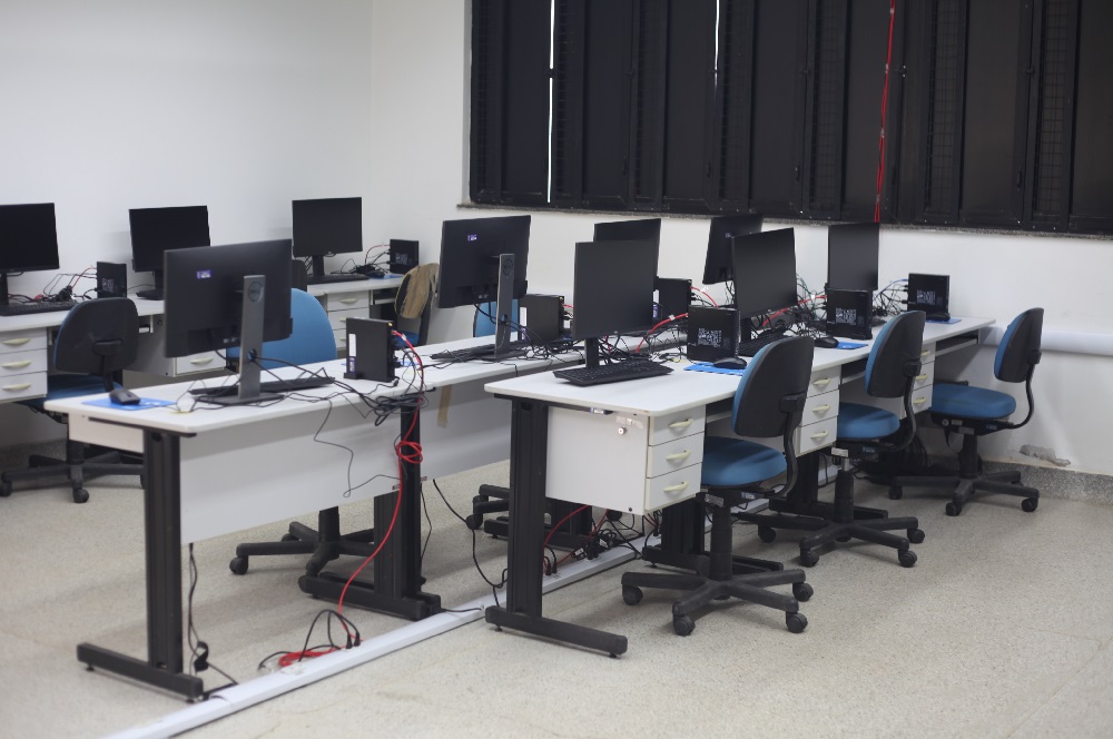 Computadores serão utilizados no laboratório de informática. Imagem: Ana Laura Farias/ Campus Lagarto 