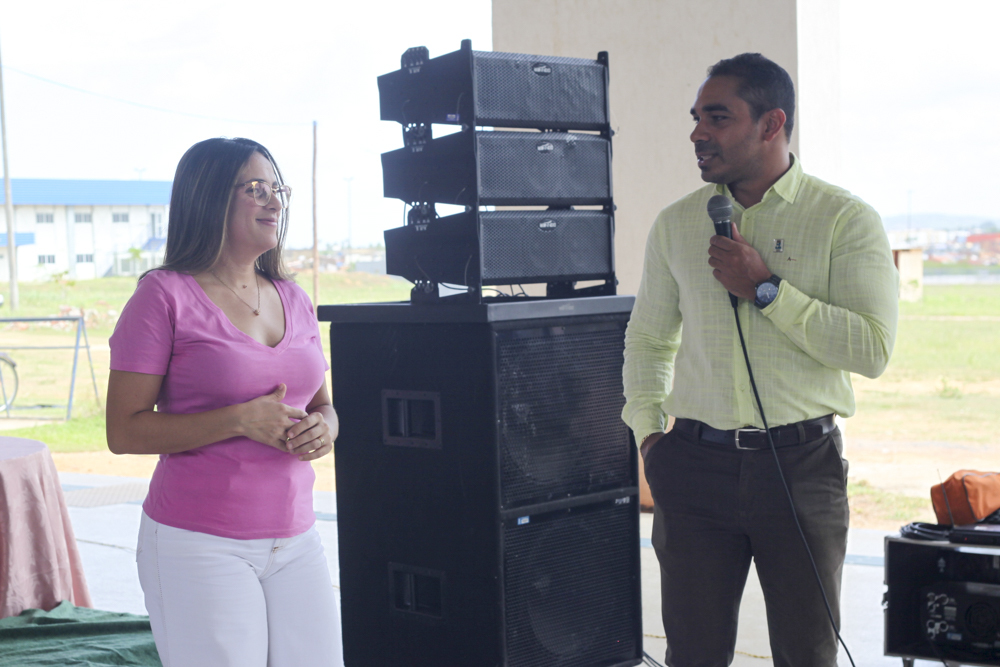 Diretor do campus, professor Makson Oliveira, e diretora de Saúde da Mulher da SEMP, Viviane Goston. (Foto: Ana Laura Farias/Campus Lagarto)