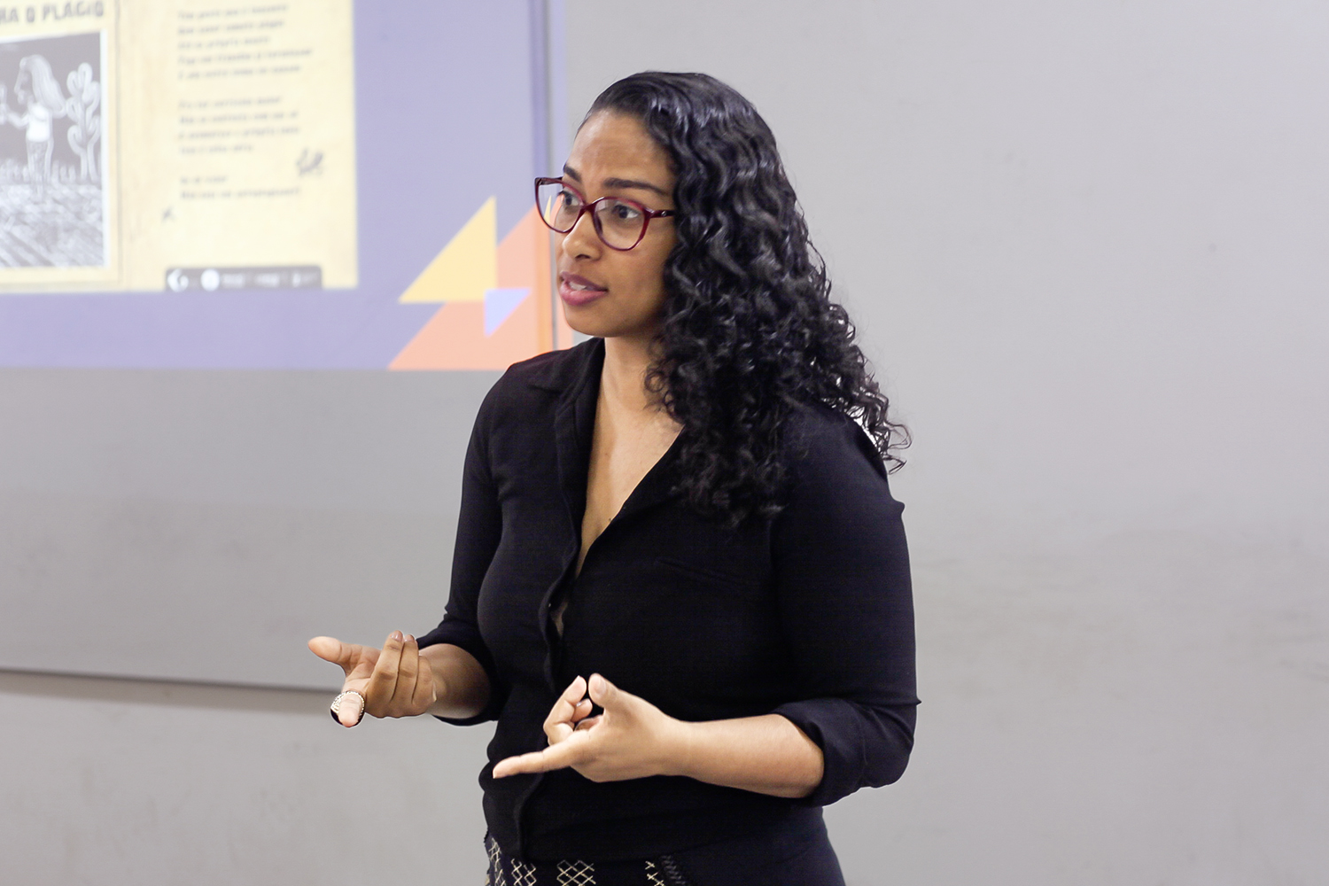 Professora Renata Costa abordou a temática integridade científica em oficina na Vivência. Imagem: Ana Laura Farias/ Campus Lagarto 