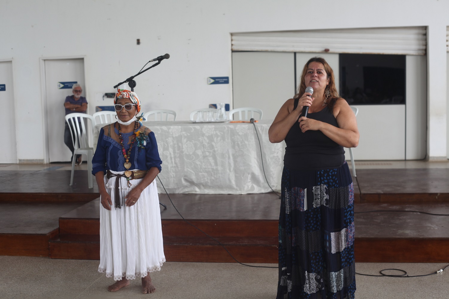 Dona Chica foi apresentada pela professora Rosiane, chefe do DESL. Imagens: Ana Laura Farias/Campus Lagarto 