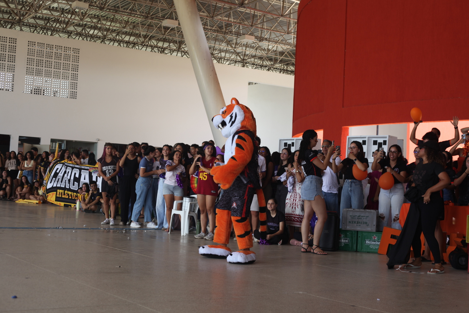 Prova do mascote foi realizada na manhã de abertura (Foto: Ana Laura Farias/Campus Lagarto)